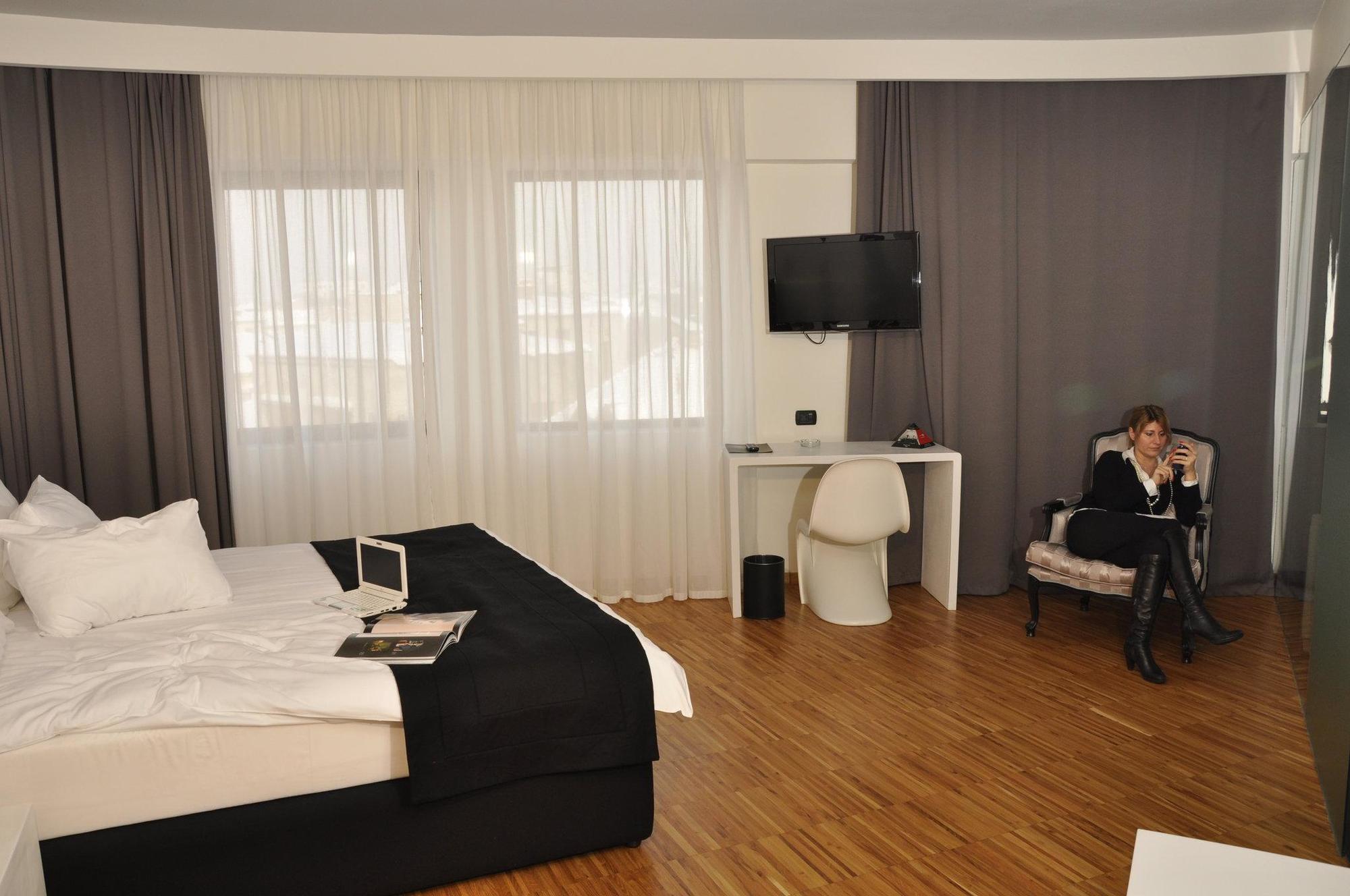 Sarroglia Hotel Bucareste Quarto foto